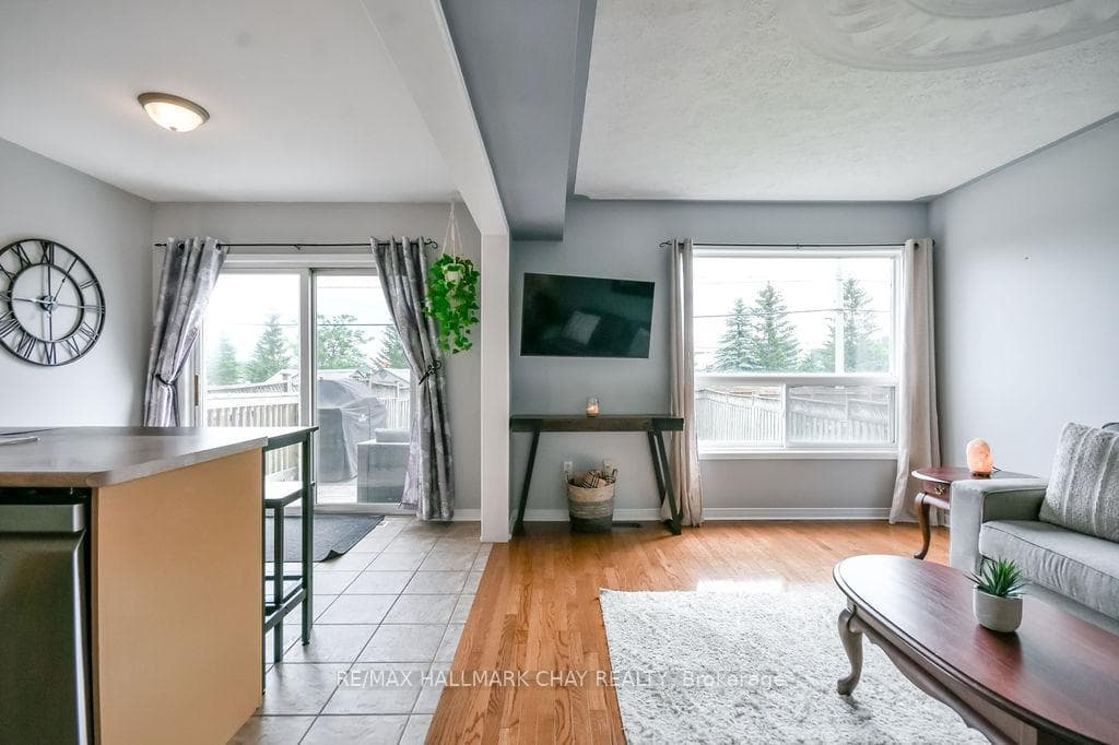 37 Julia Crescent photo 8