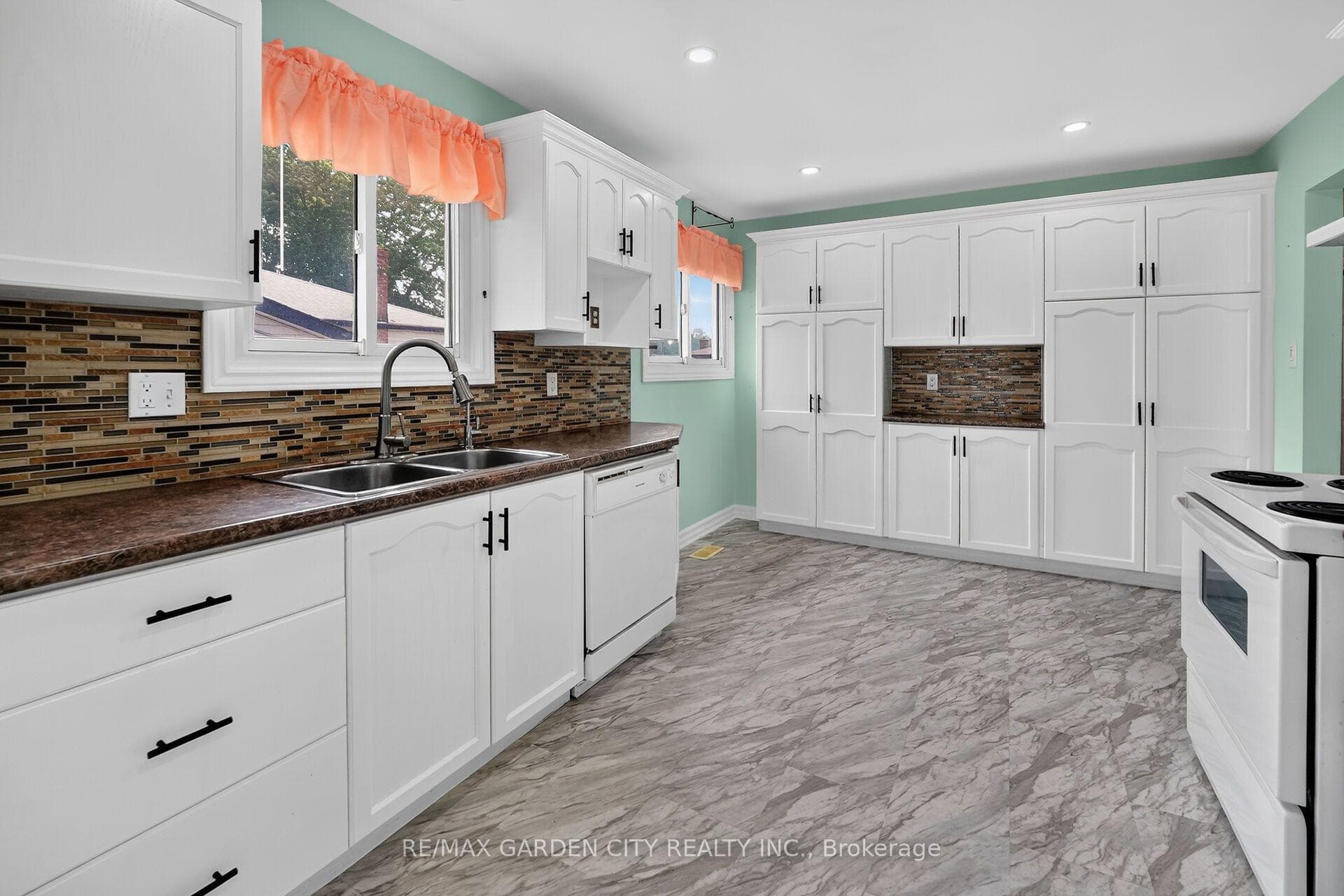 186 Glenmor Drive photo 9