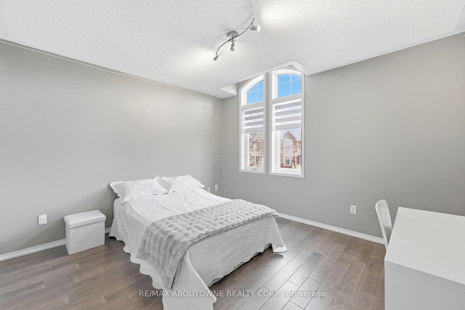 2665 Castle Hill Crescent photo 25