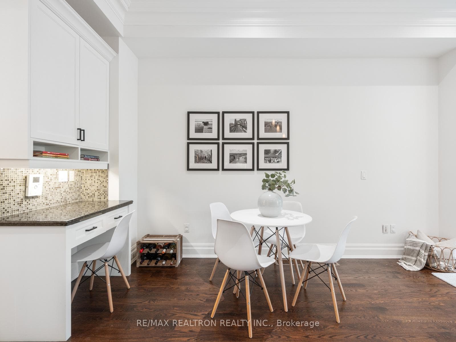 481 Woburn Avenue photo 10