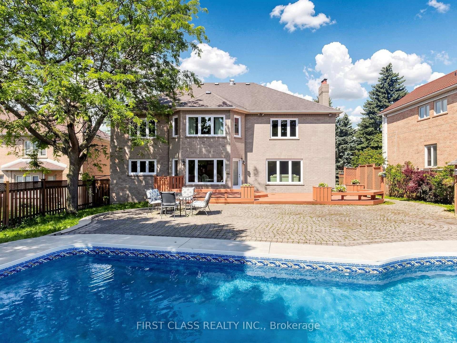 9 Westpoint Court photo 41