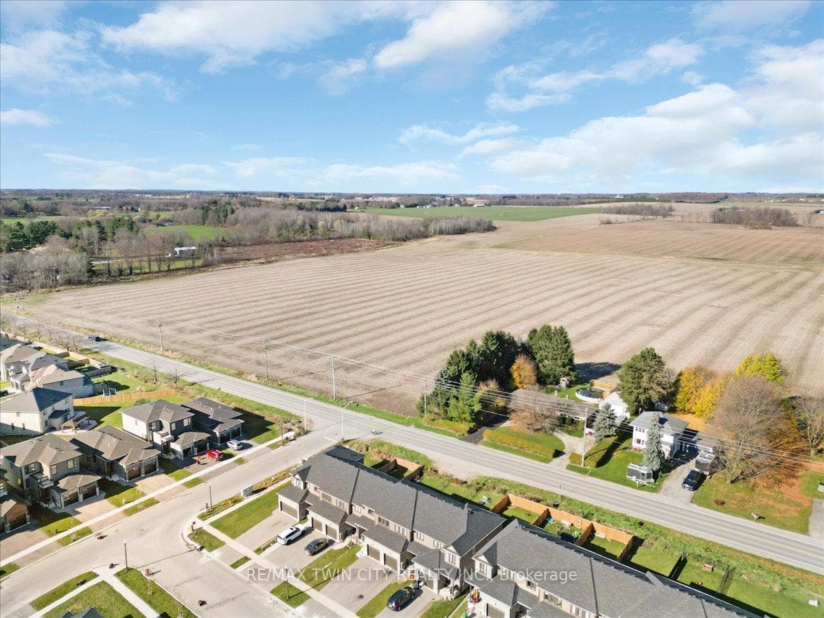 232 Links Crescent photo 39