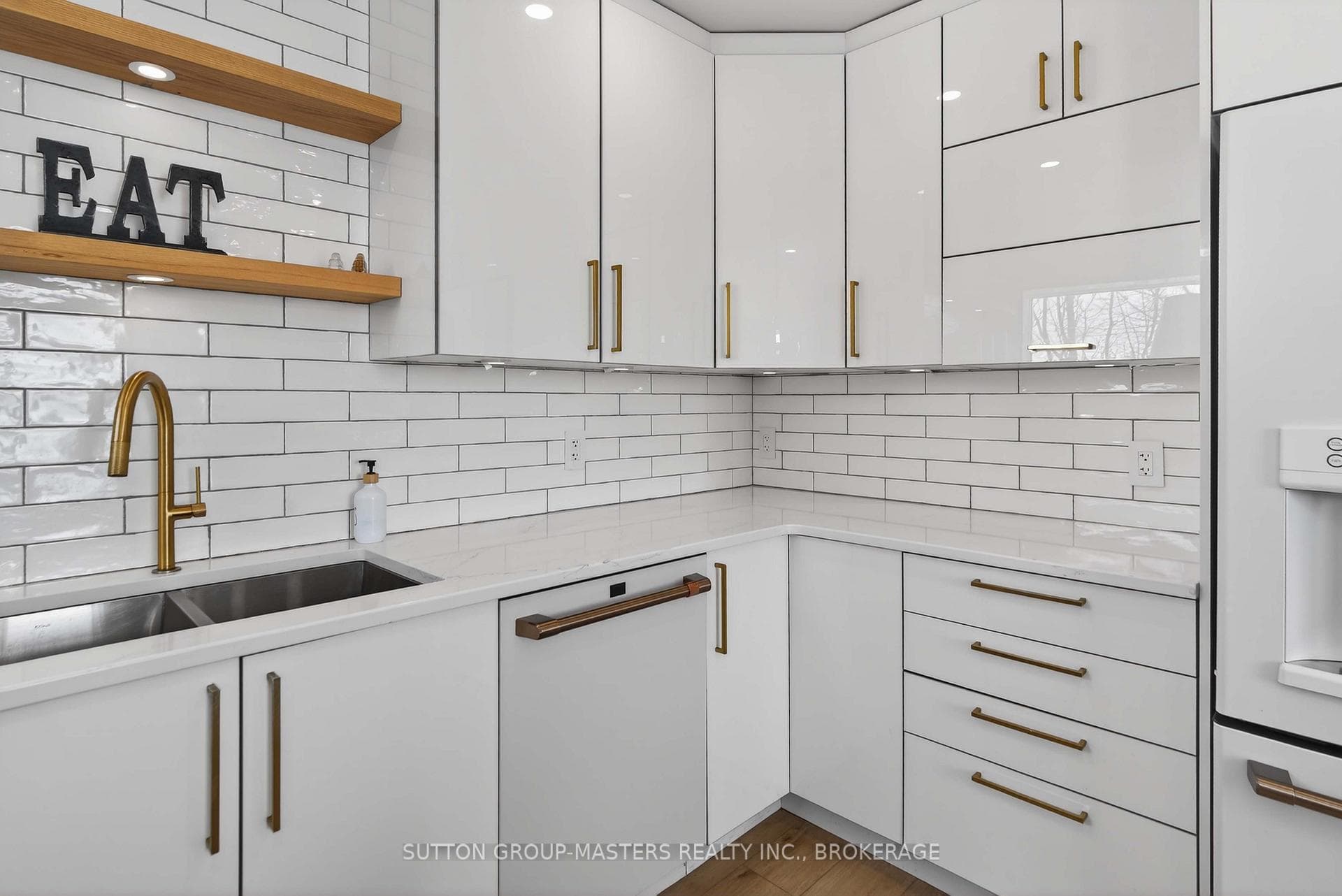 1 Mowat Avenue Unit 401 photo 9