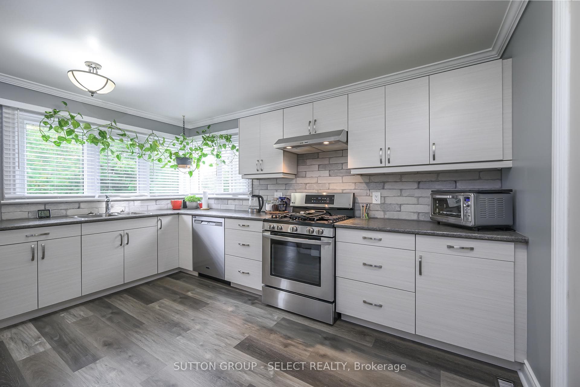 358 Dieppe Street photo 21