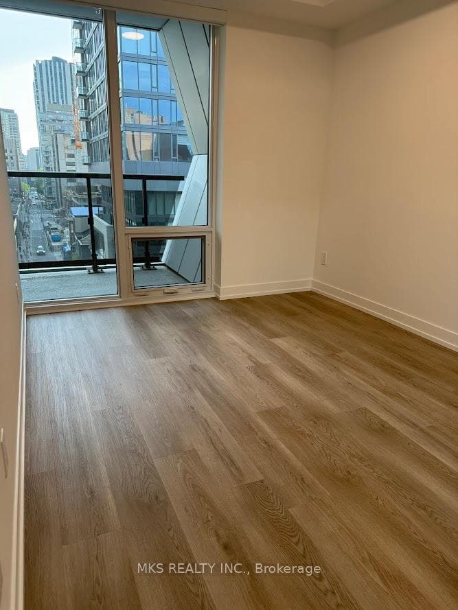 771 Yonge Street Unit 702 photo 8