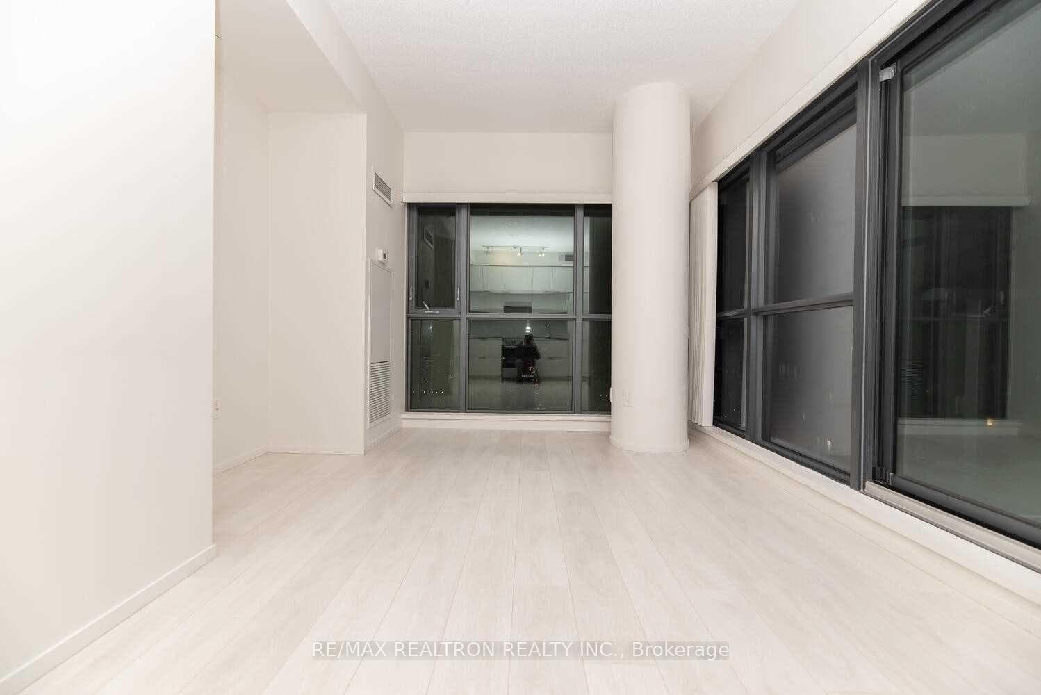 159 Dundas Street Unit 4006 photo 13
