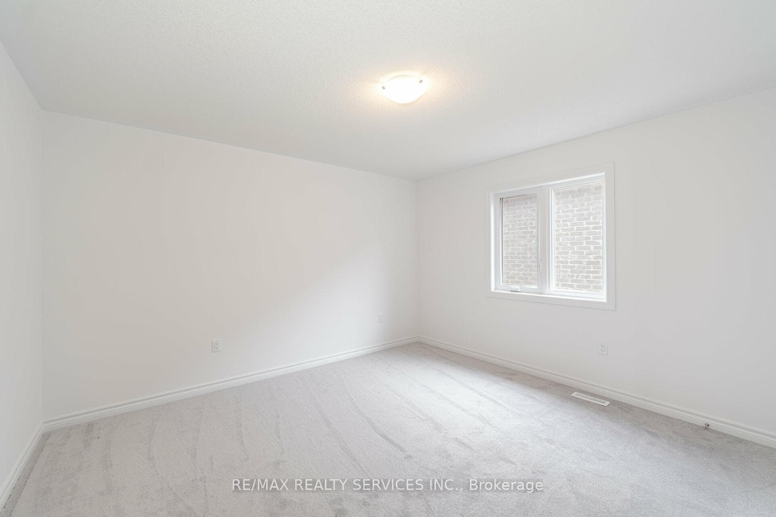 360 Russell Street photo 27