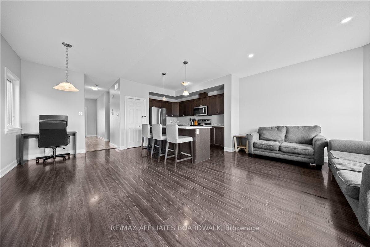15 Vimy Ridge Crescent photo 5