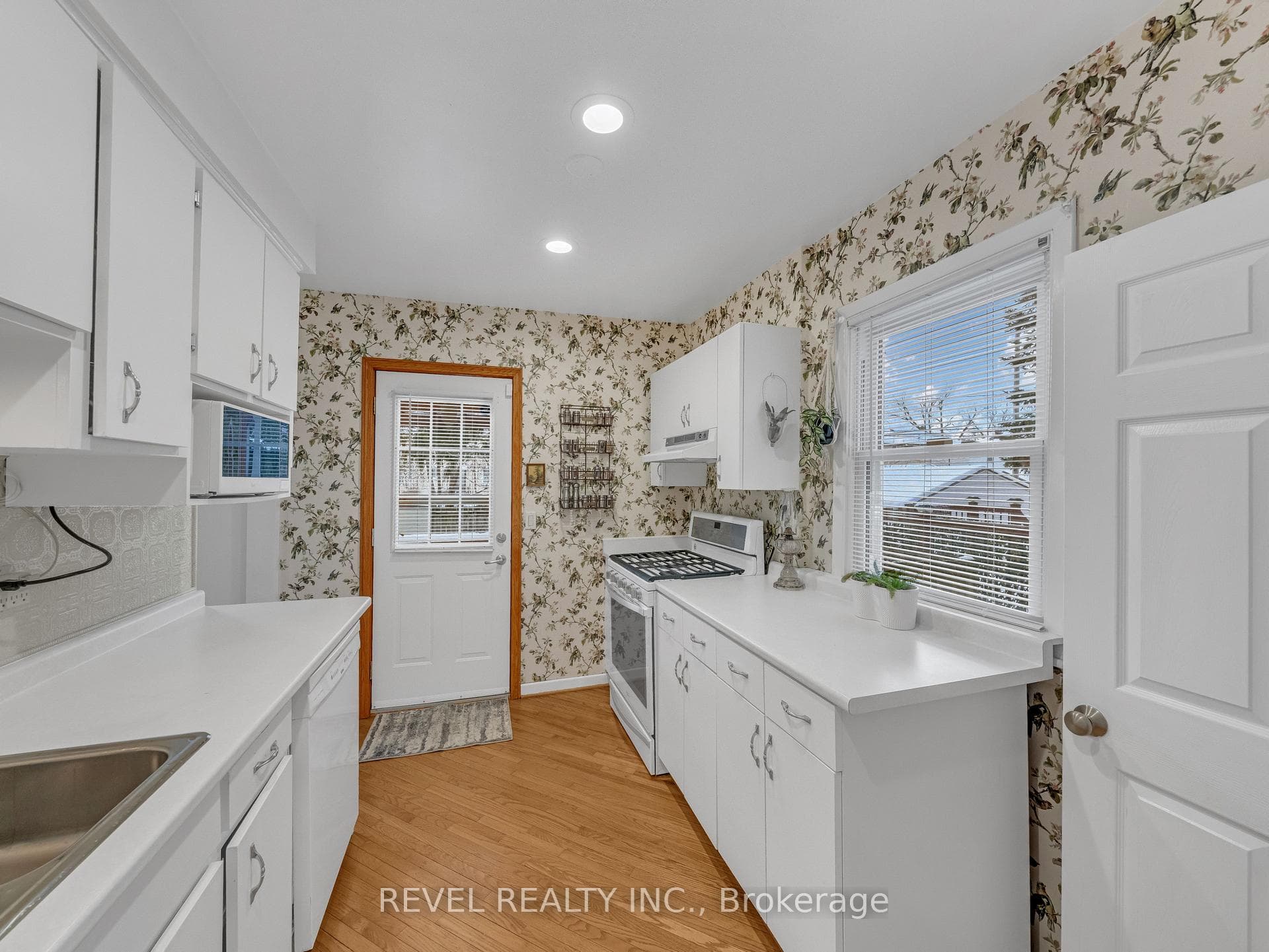 1591 York Street photo 10