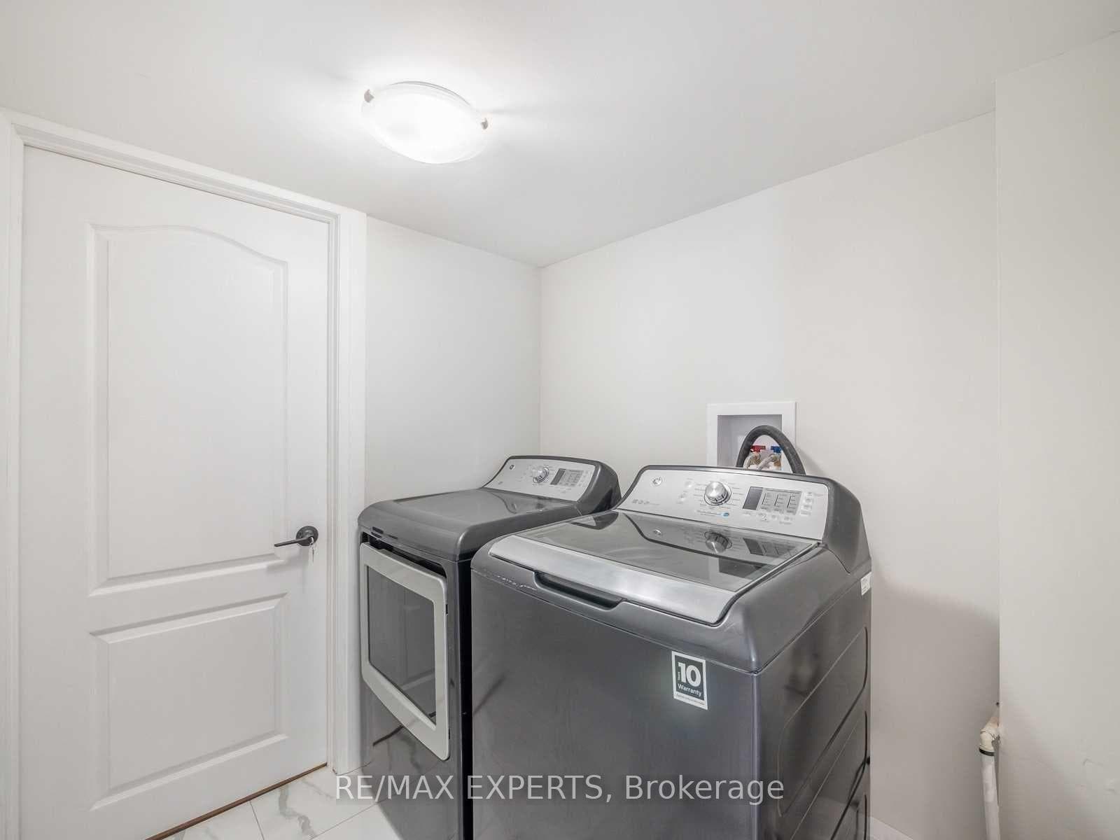 8 Versailles Crescent Unit BSMT photo 14