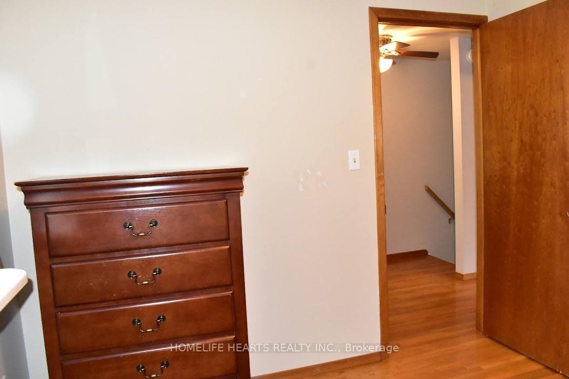 910 Sylvia Street photo 31