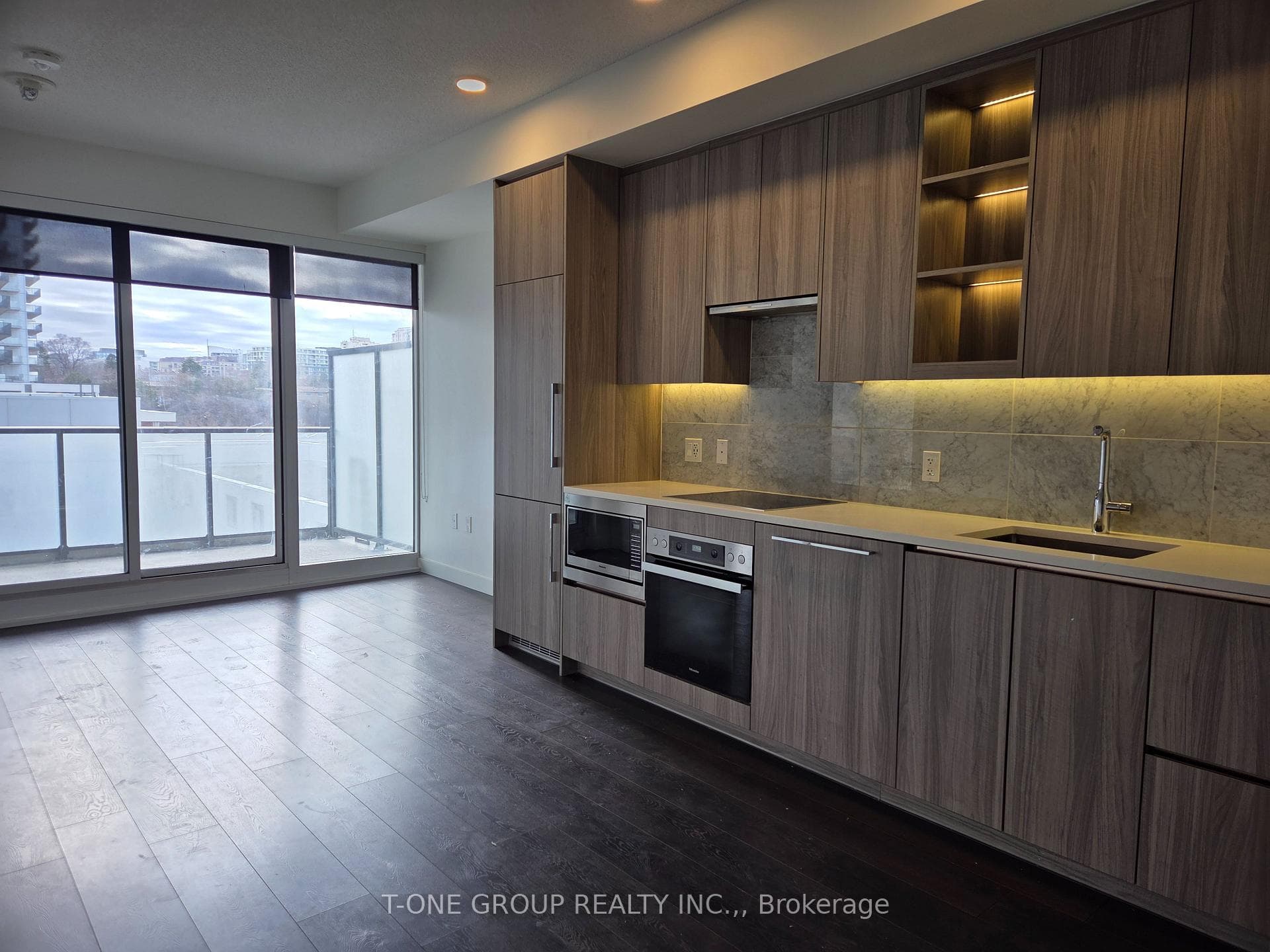 95 McMahon Drive Unit 707 photo 6