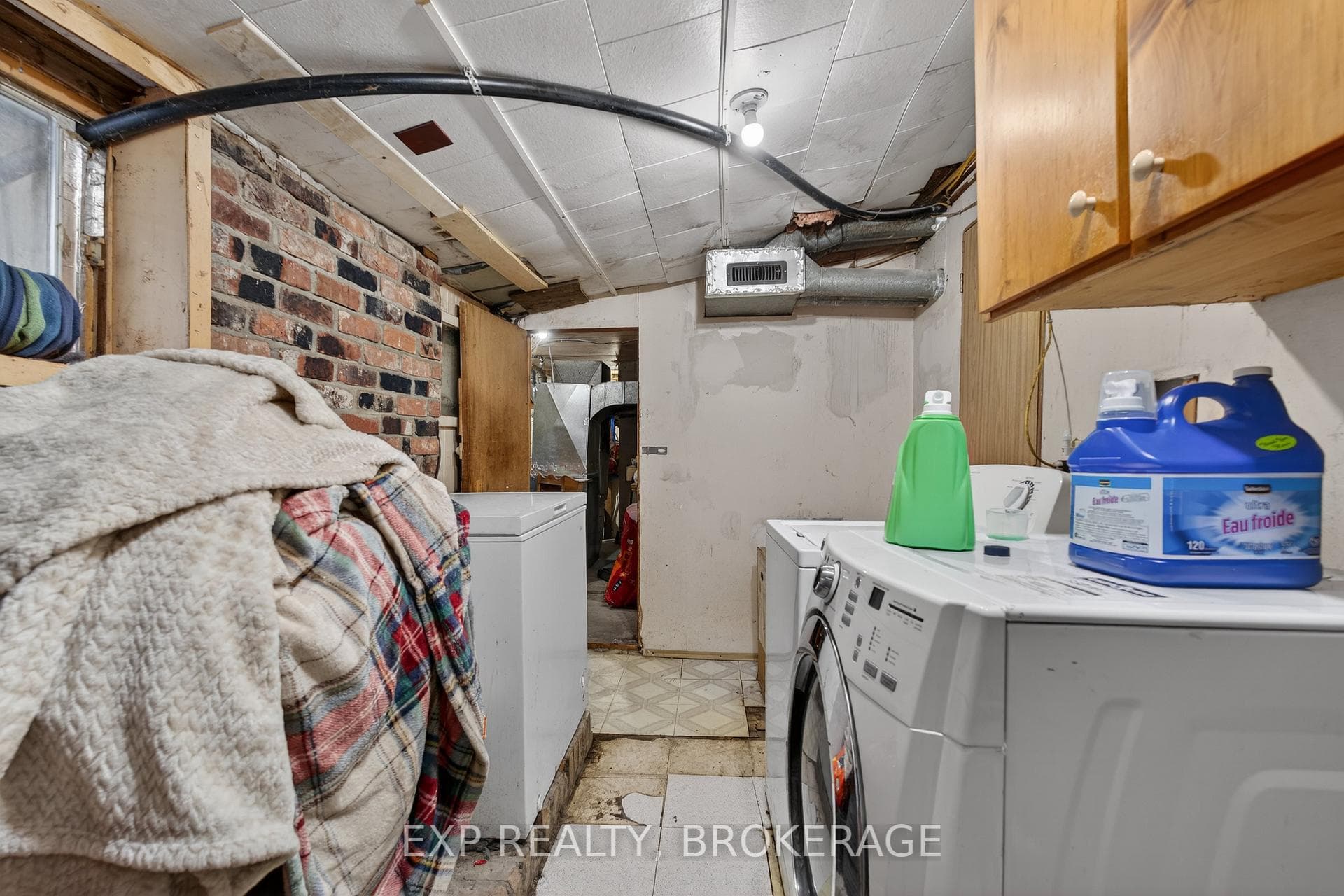 2295 SYDENHAM Road photo 19