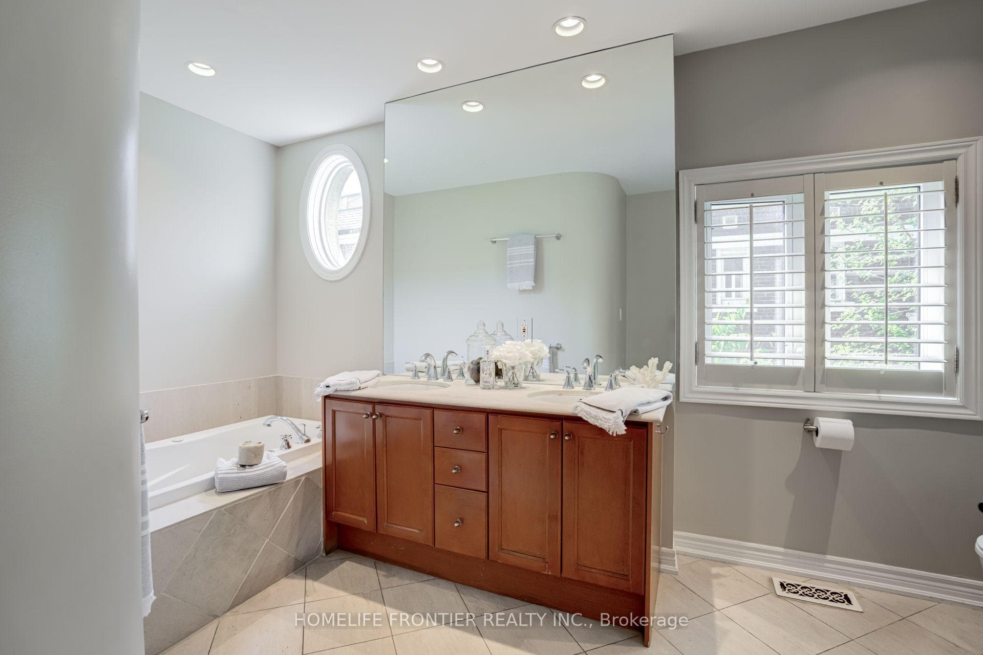 22 Balmoral Avenue Unit 4 photo 24