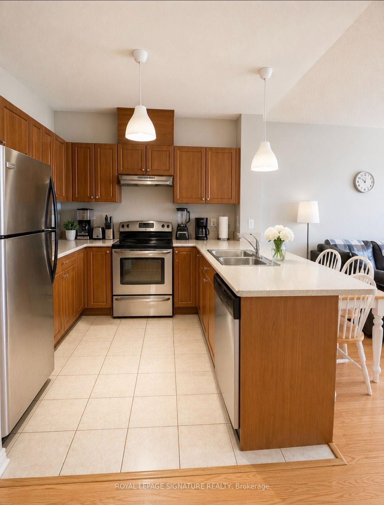 9421 Jane Street Unit 223 photo 4