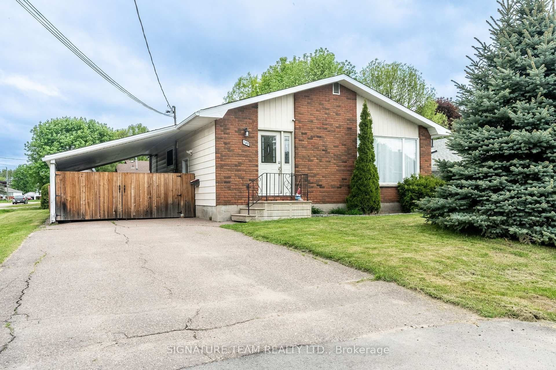 149 Town Line Road photo 1