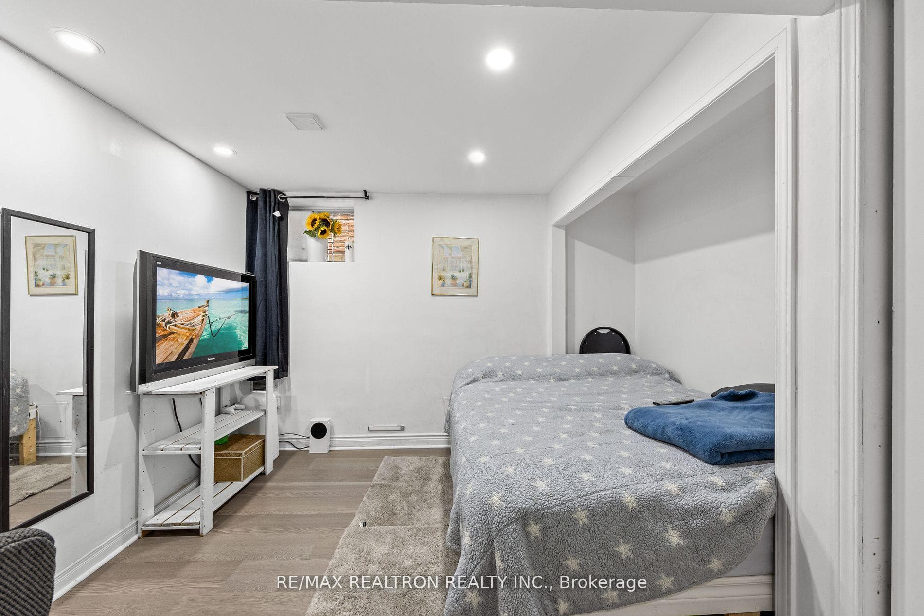 14 Mortimer Court photo 32