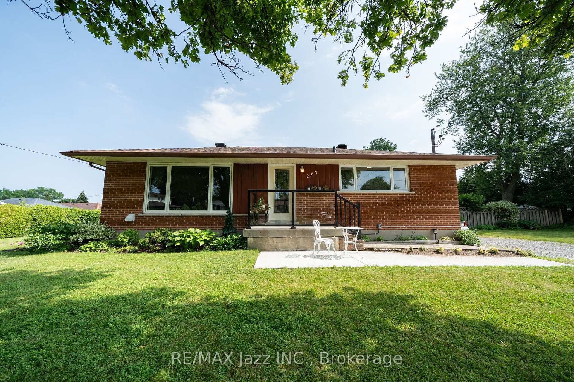607 Gliddon Avenue photo 2