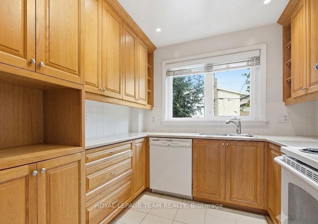 1020 RIDDELL Avenue photo 10
