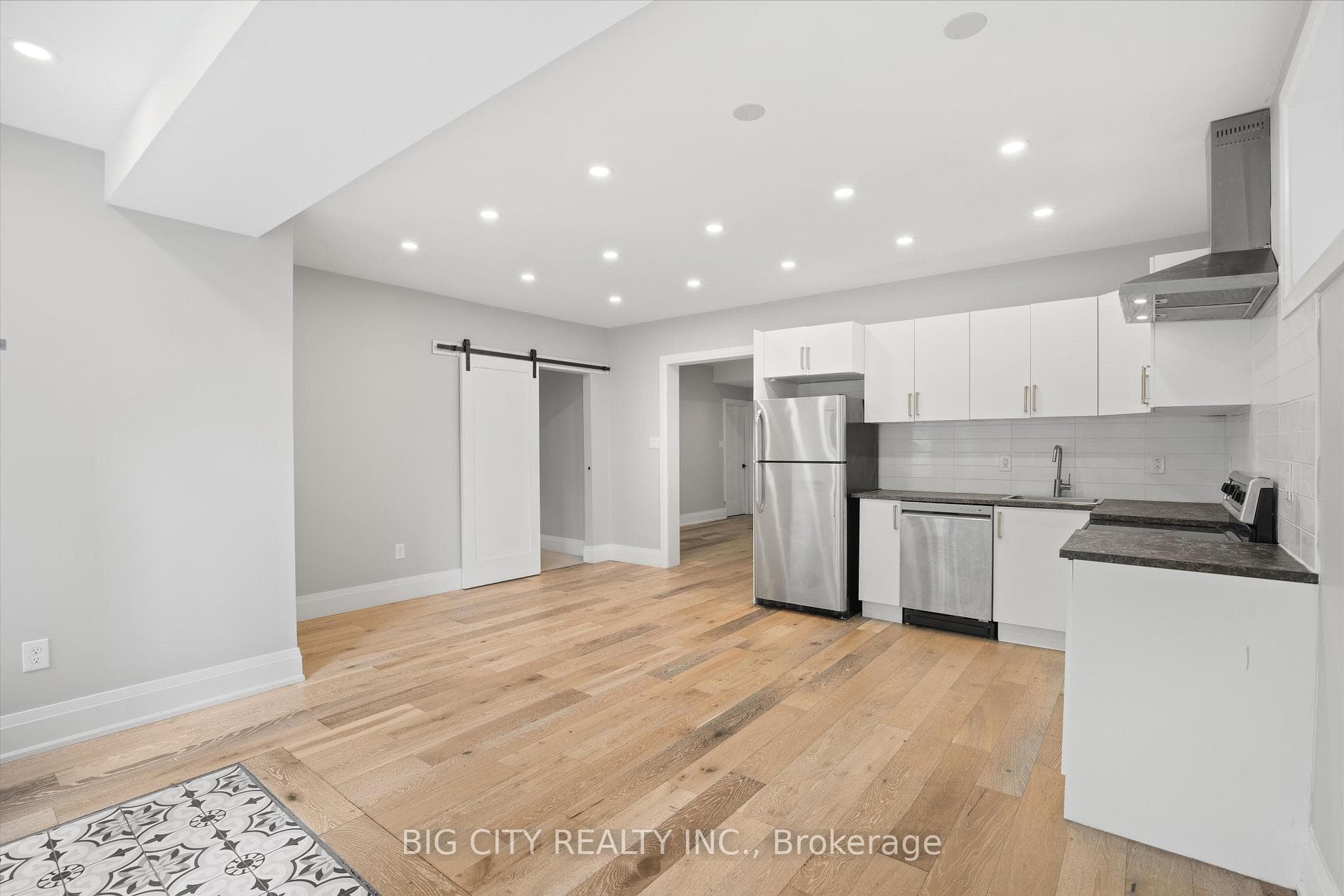 7698 Kipling Avenue Unit 2 photo 4