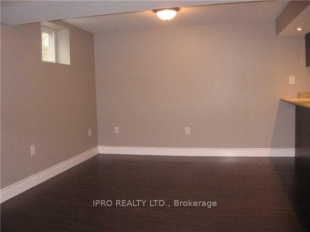 5 Sutherland Avenue Unit LOWER photo 5