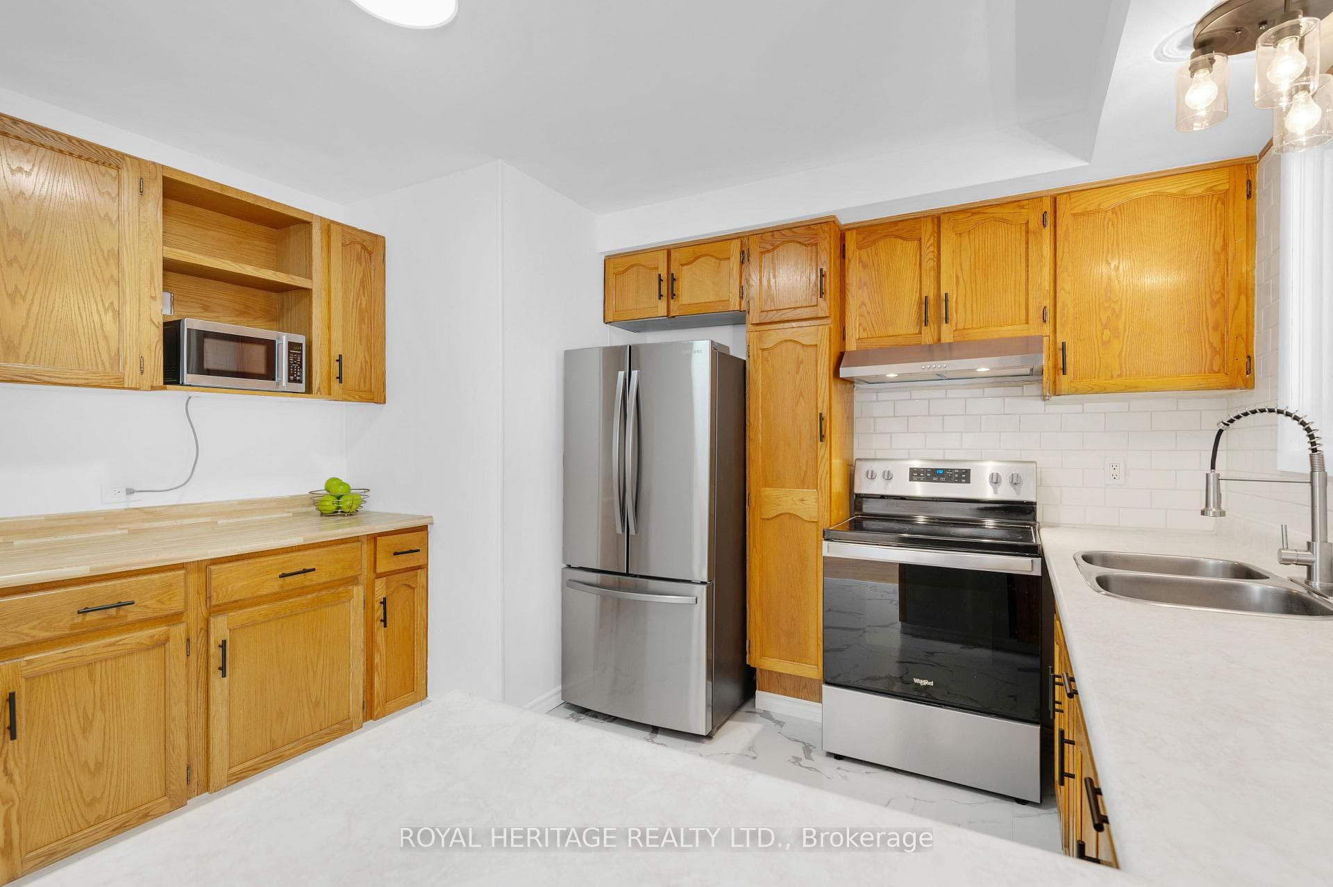 Lots of kitchen storage space