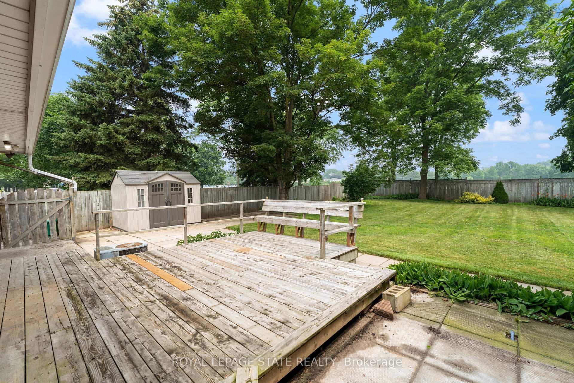 523 Woodview Road photo 32