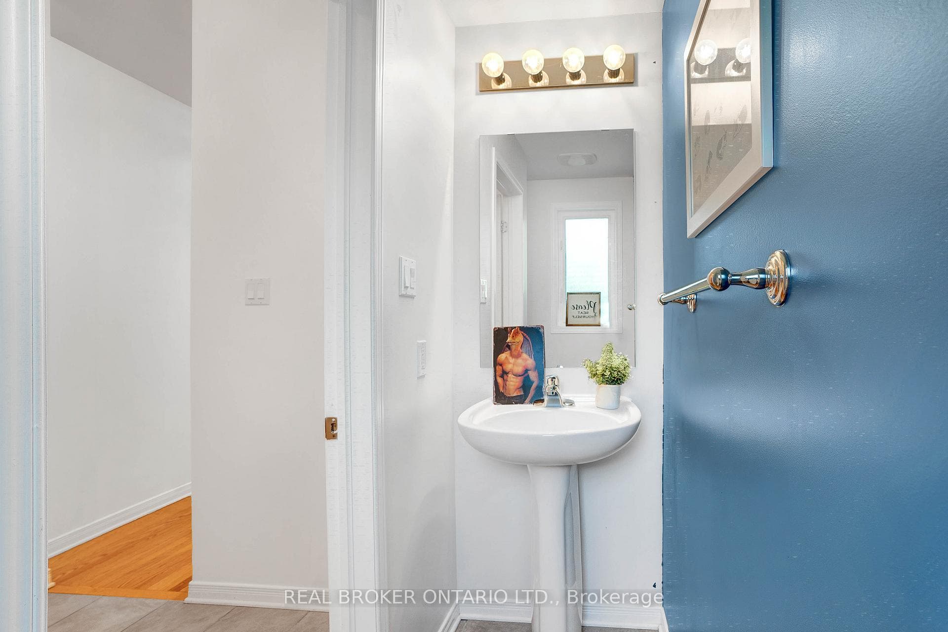 292 London Terrace photo 3