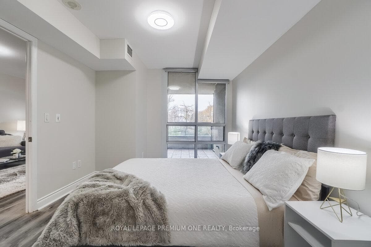 509 Beecroft Road Unit 206 photo 25