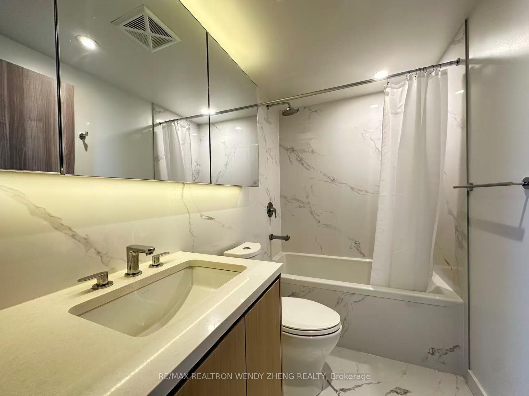 27 Mcmahon Drive Unit 3008 photo 6