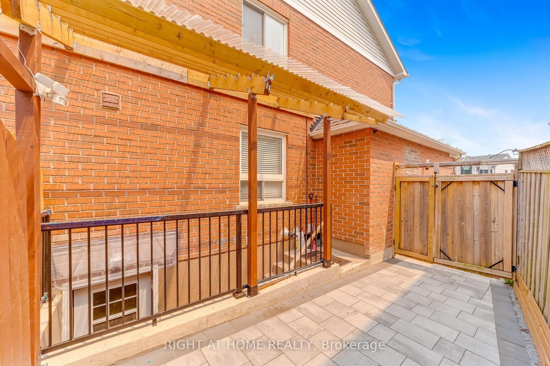 1300 Ravencliffe Court photo 12