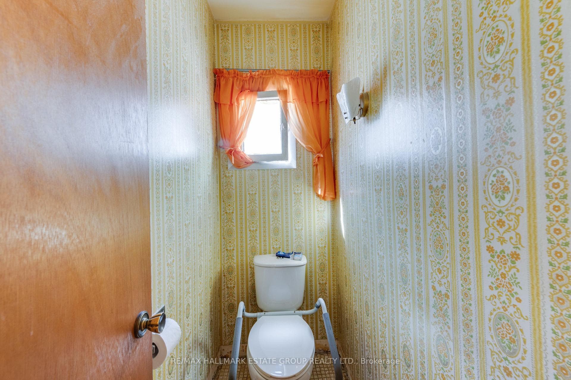 160 Coxwell Avenue photo 33