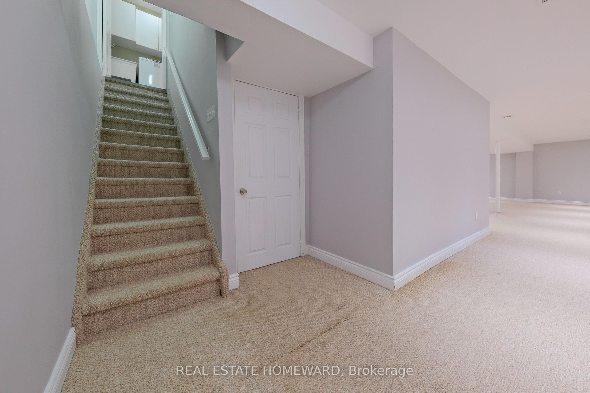 1283 Vincent Crescent photo 33