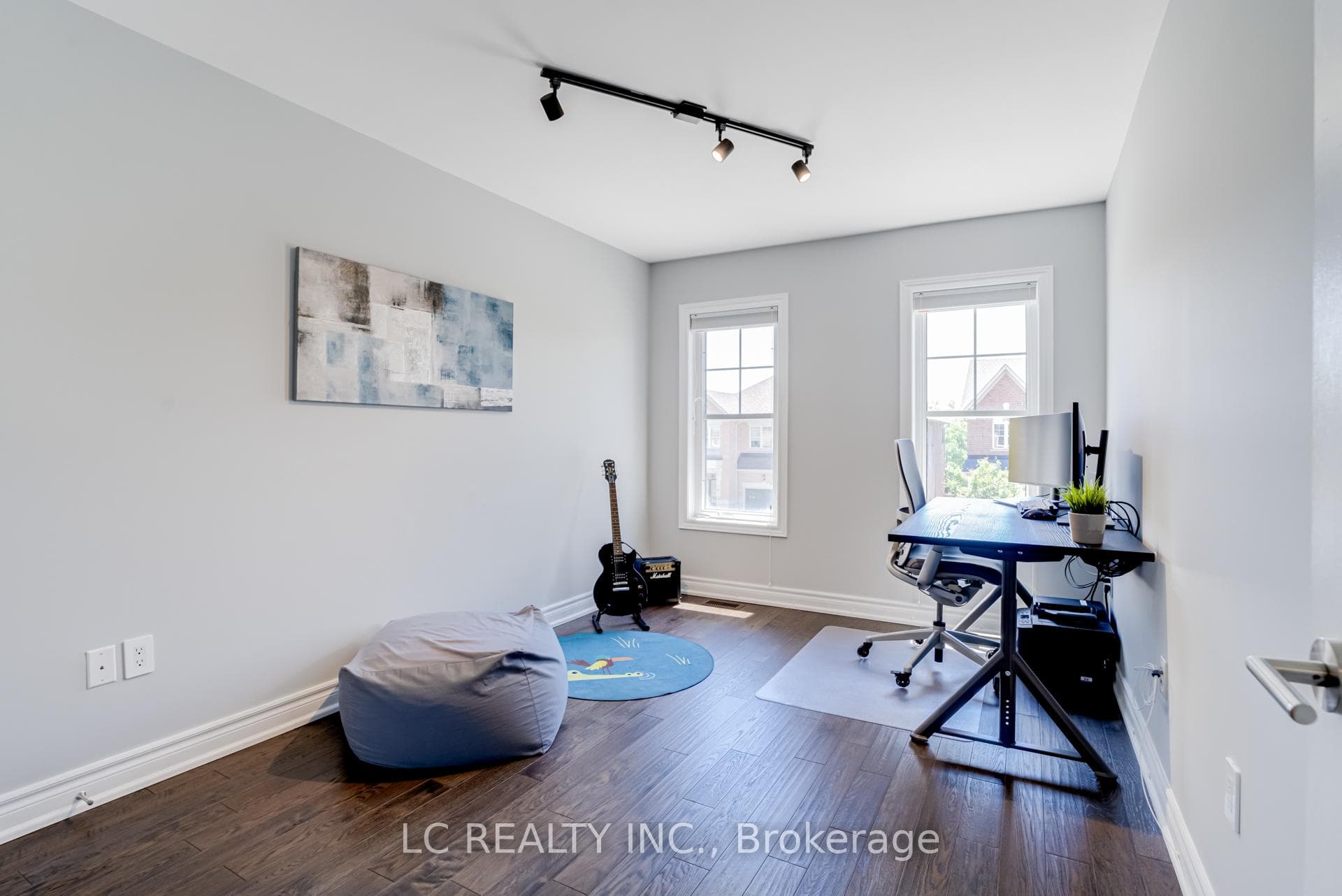 10 Princess Diana Drive photo 21