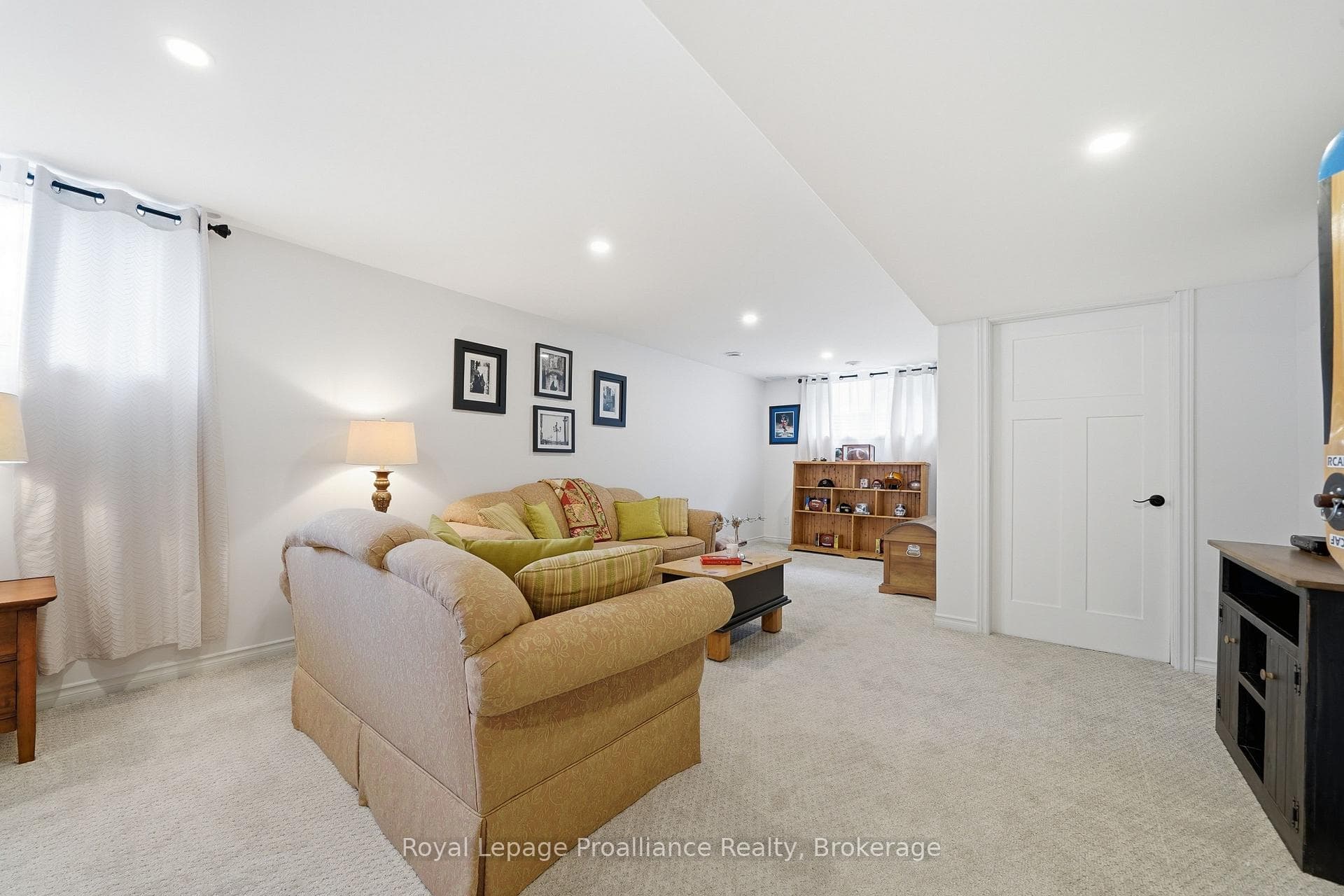 38 Redwood Drive photo 31