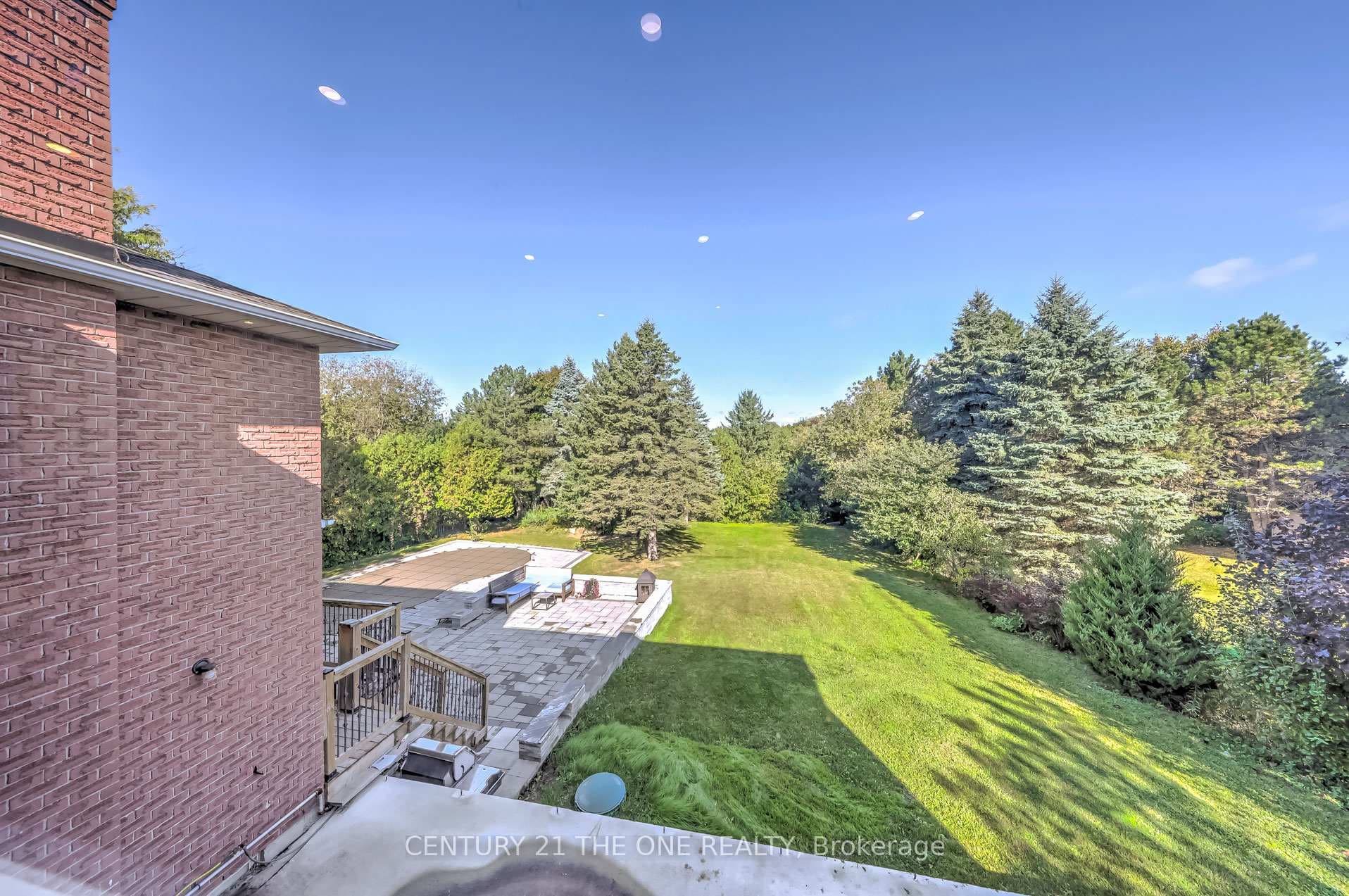 1746 Mount Albert Road photo 25