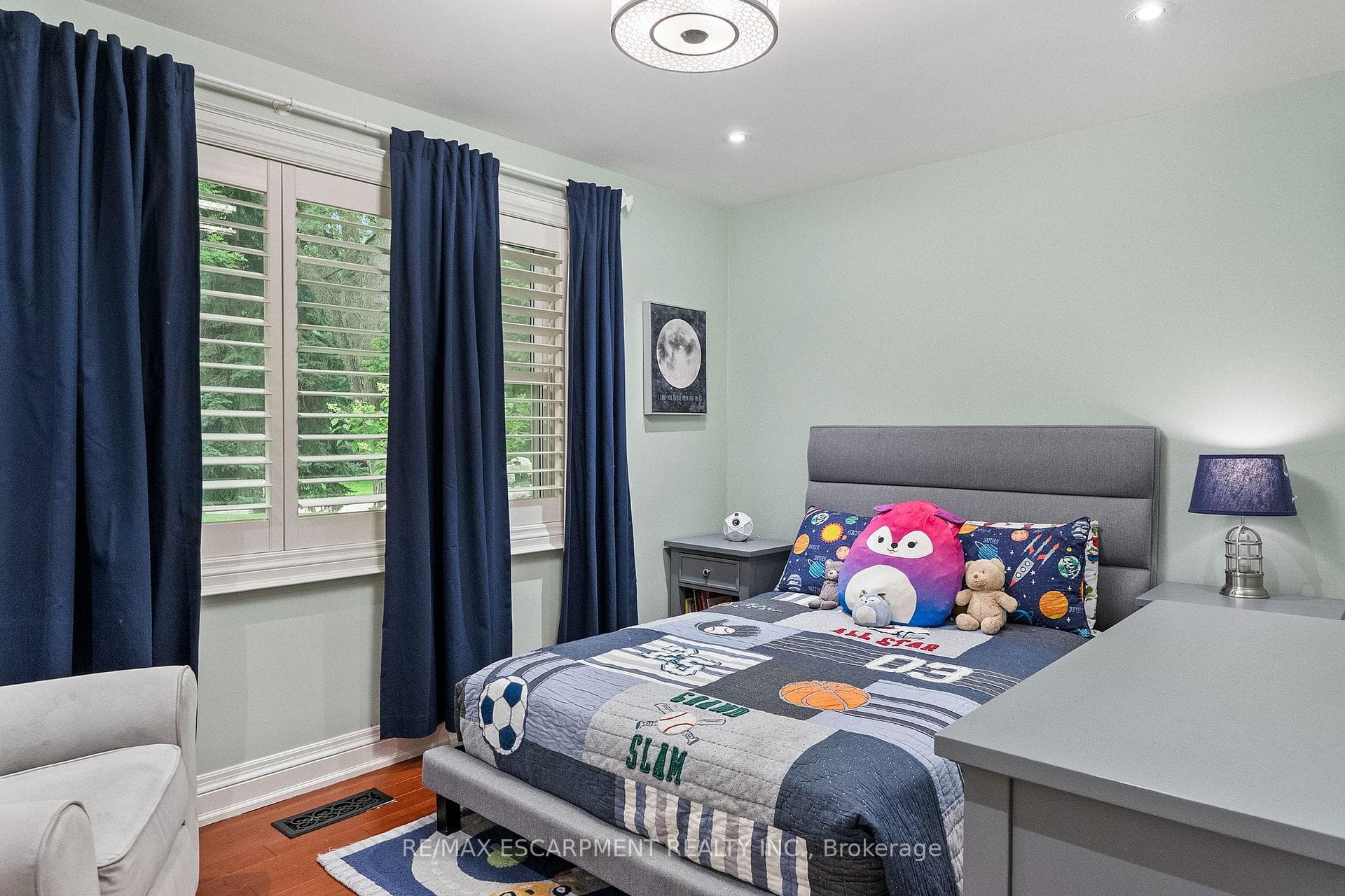 615 VANESSA Crescent photo 22