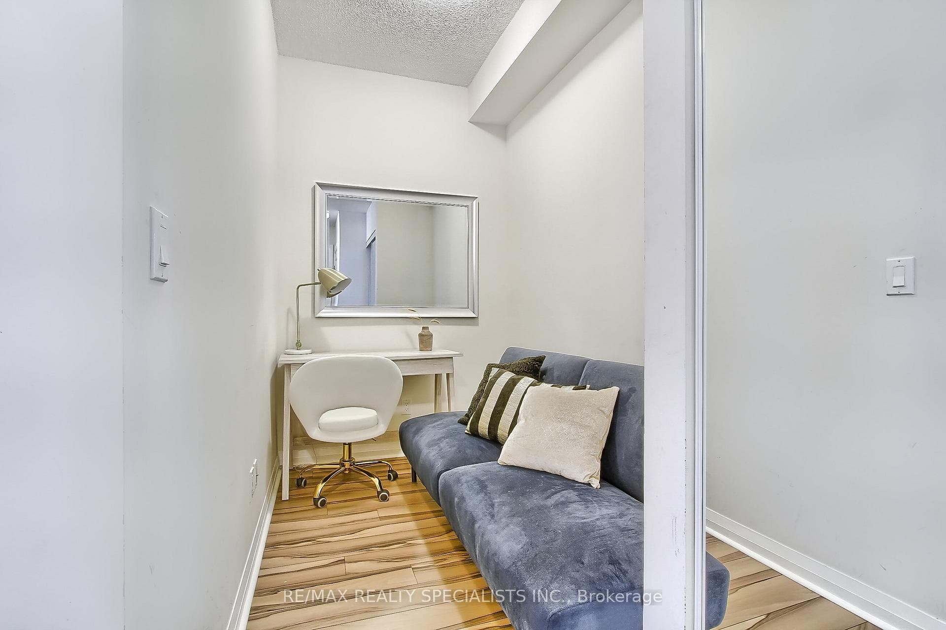55 Eglinton Avenue Unit 1810 photo 8