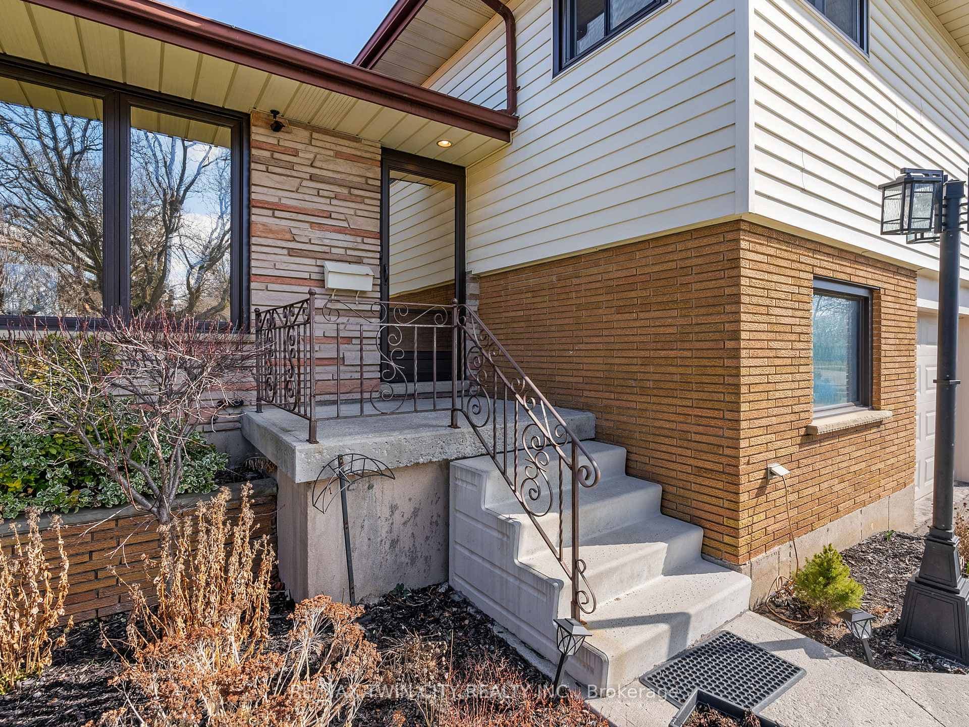 72 SOMERSET Road photo 3