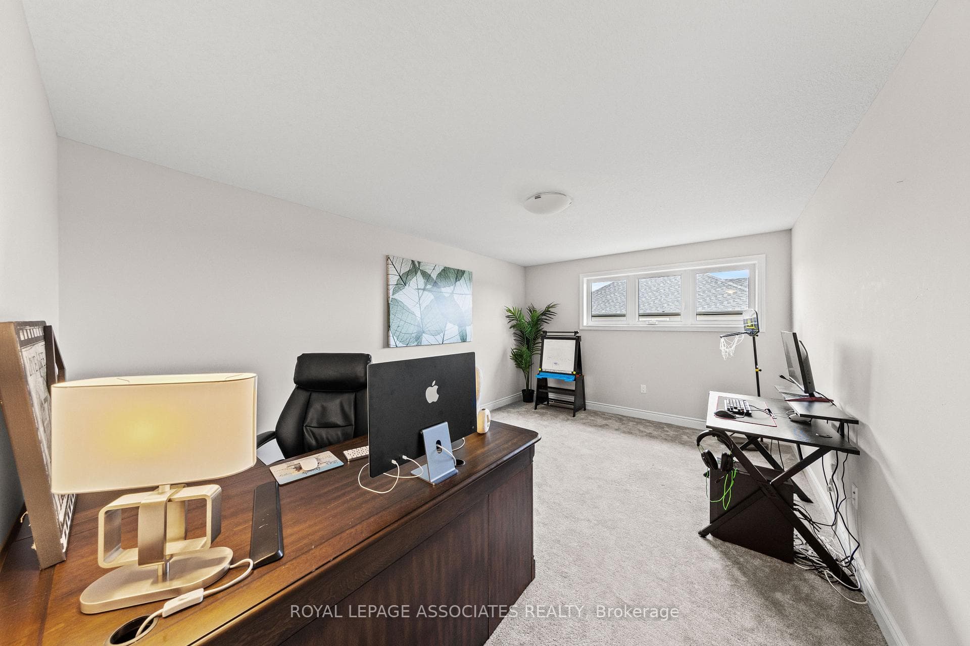 17 Tindall Crescent photo 33