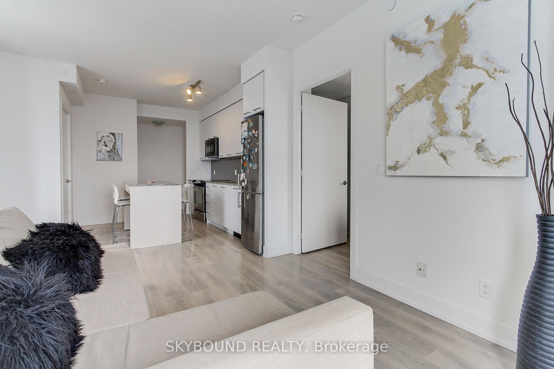 9471 Yonge Street Unit 1007 photo 12