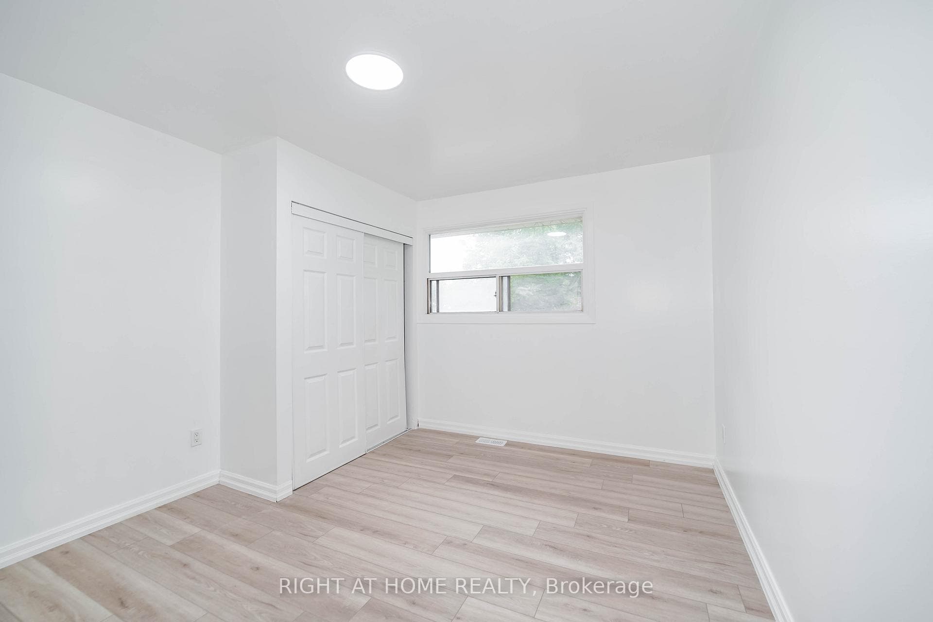 4456 Lawrence Avenue photo 17