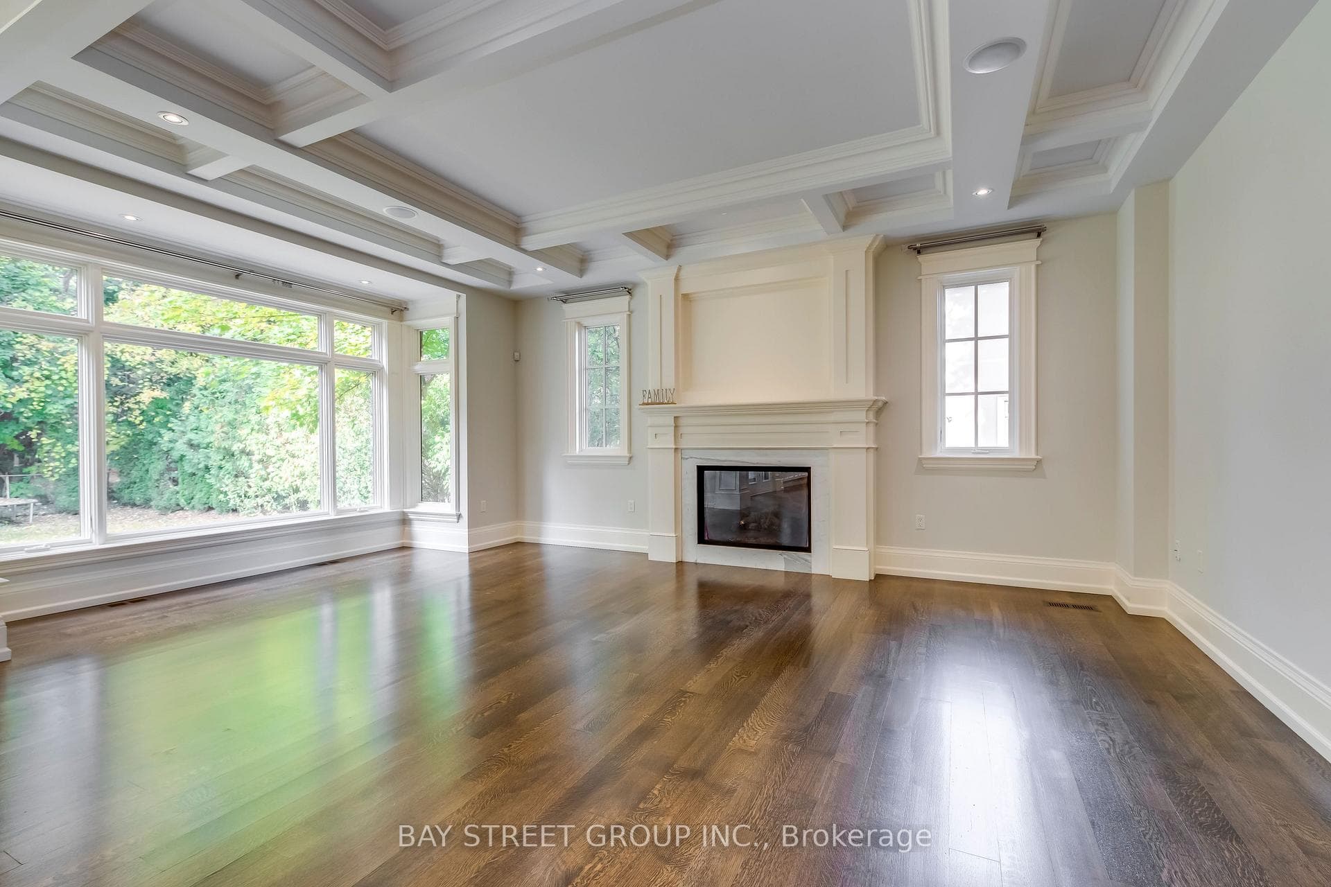 1031 Lakeshore Road photo 7