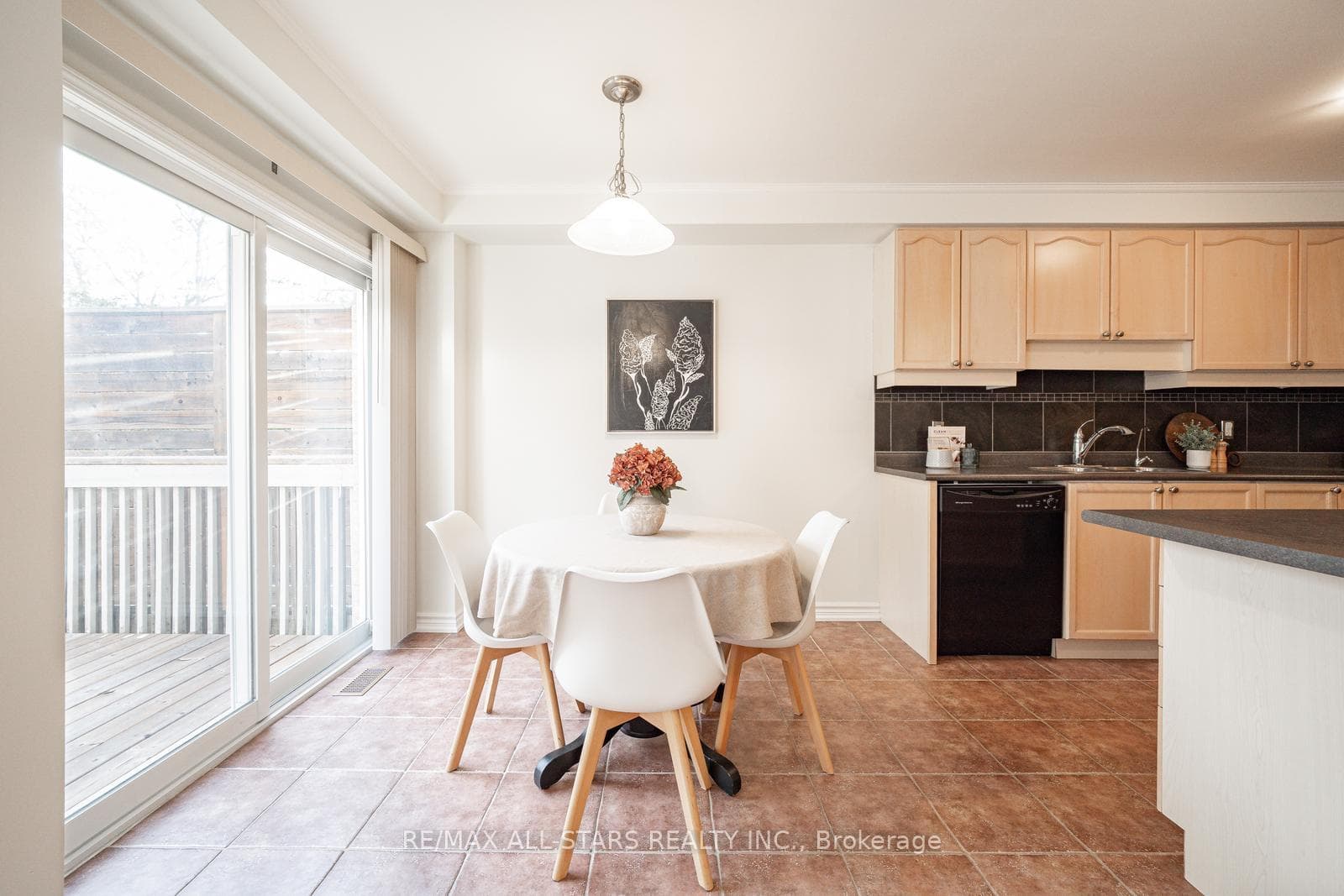 145 Dougherty Crescent photo 11