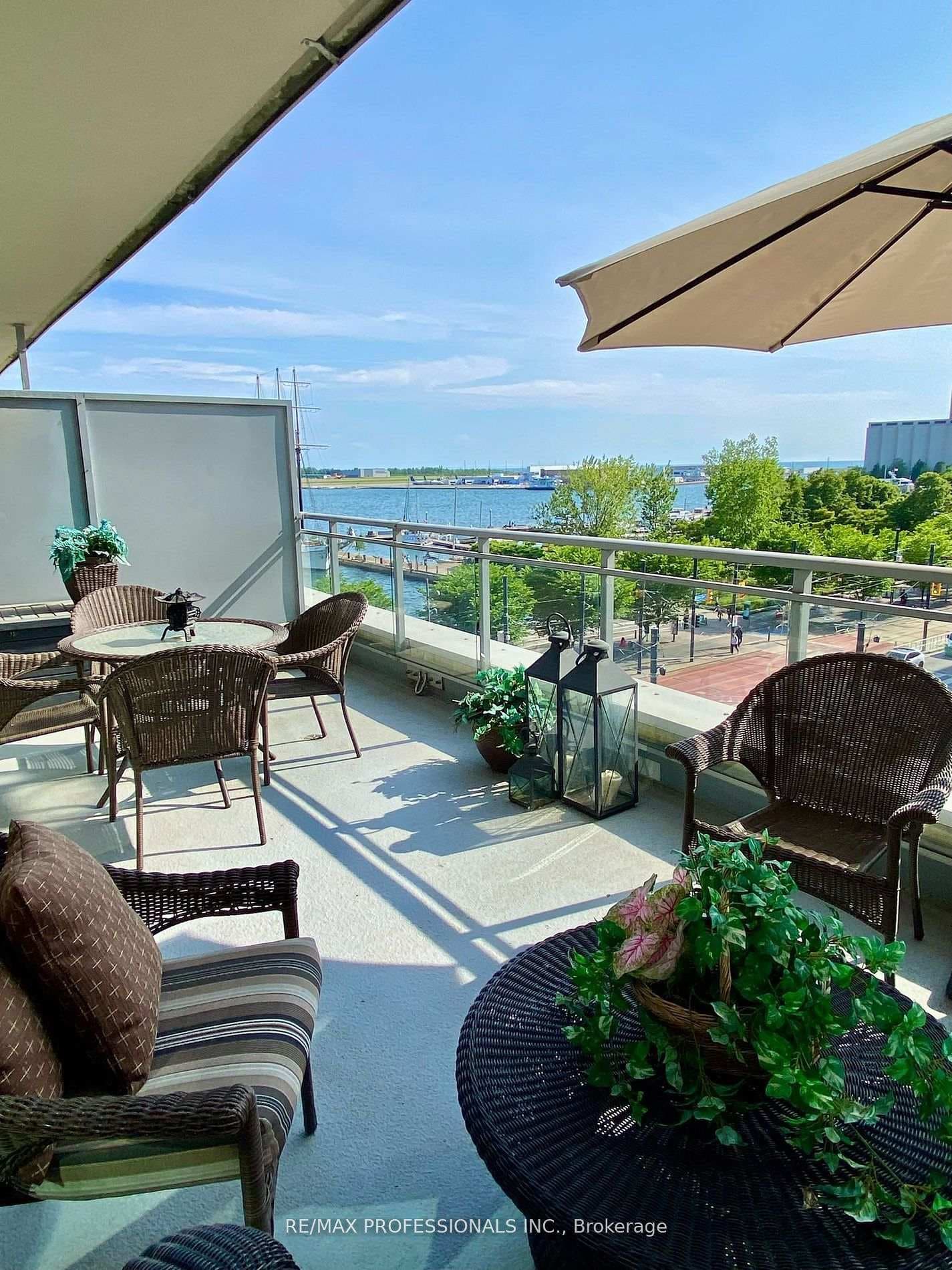 410 Queens Quay Unit 517 photo 29