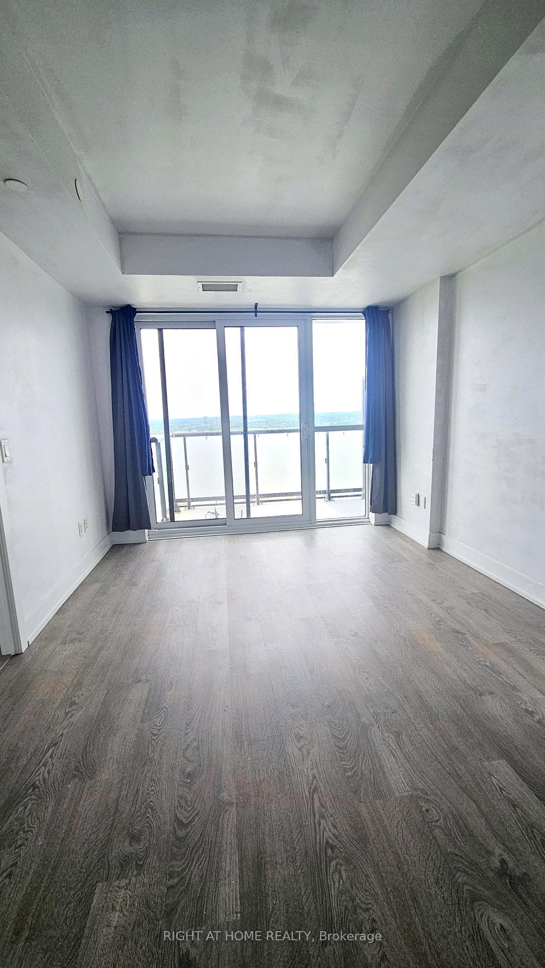 2550 Simcoe Street Unit 2006 photo 12