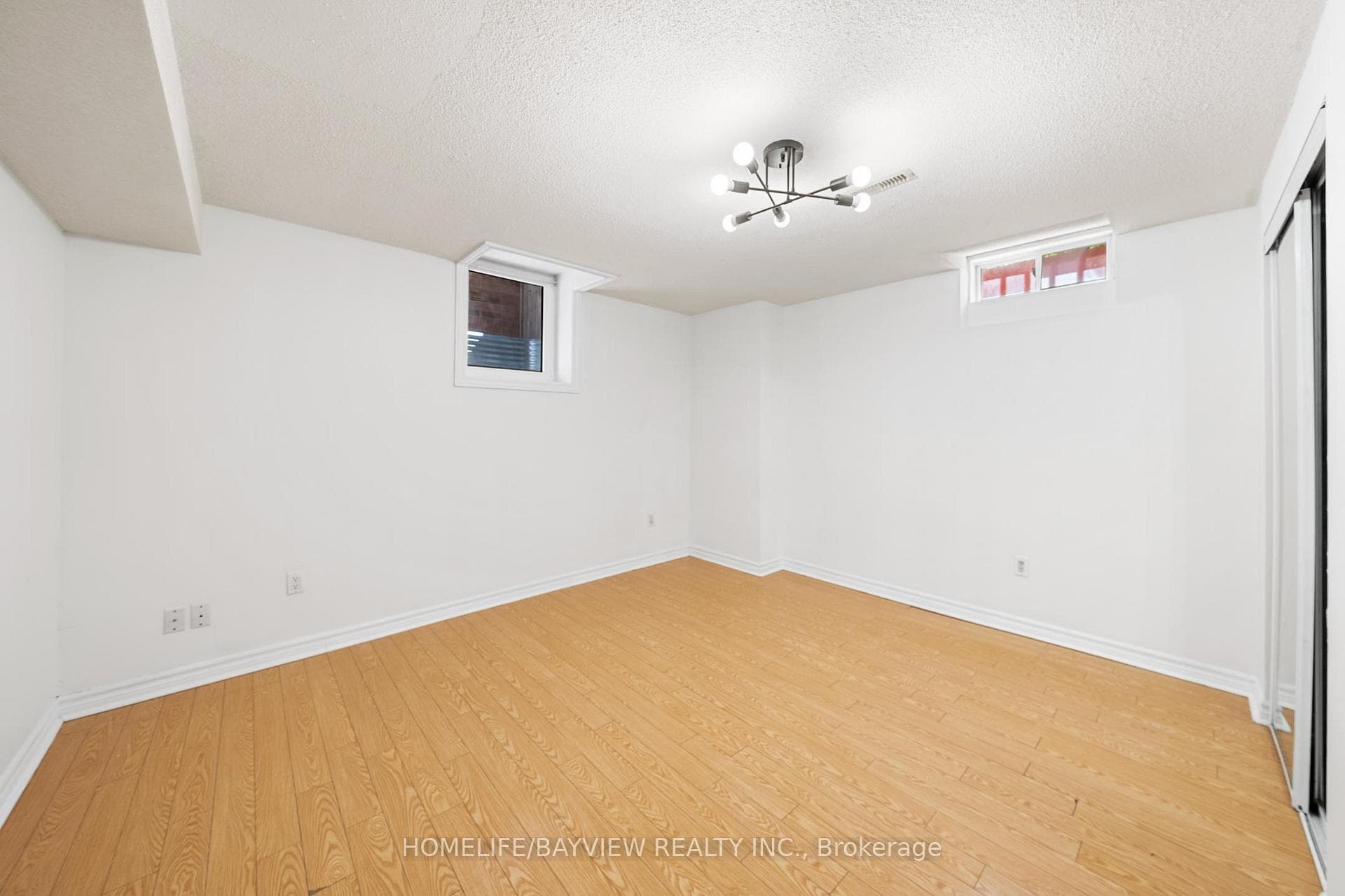 742 Twain Avenue photo 37
