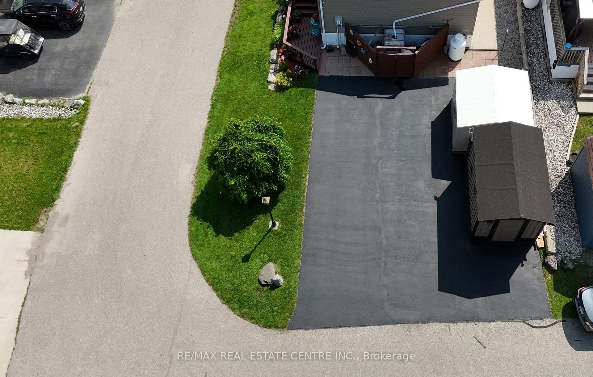 1429 SHEFFIELD Road photo 7