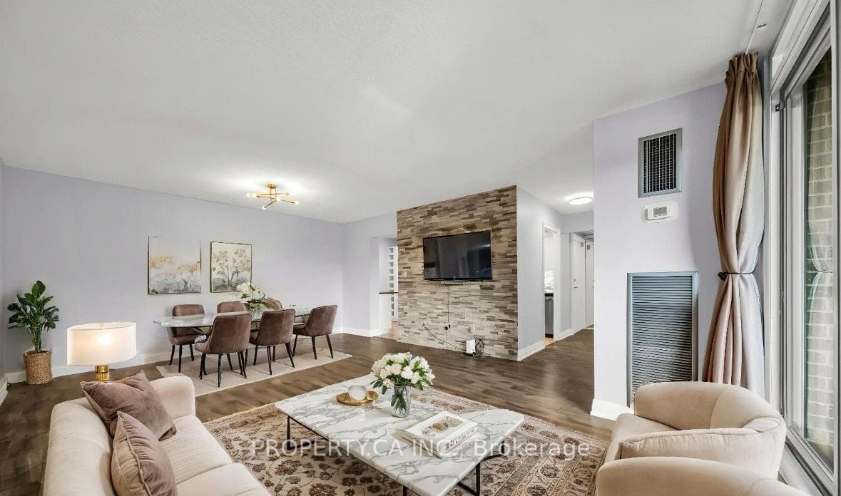 1535 Lakeshore Road Unit 305 photo 7