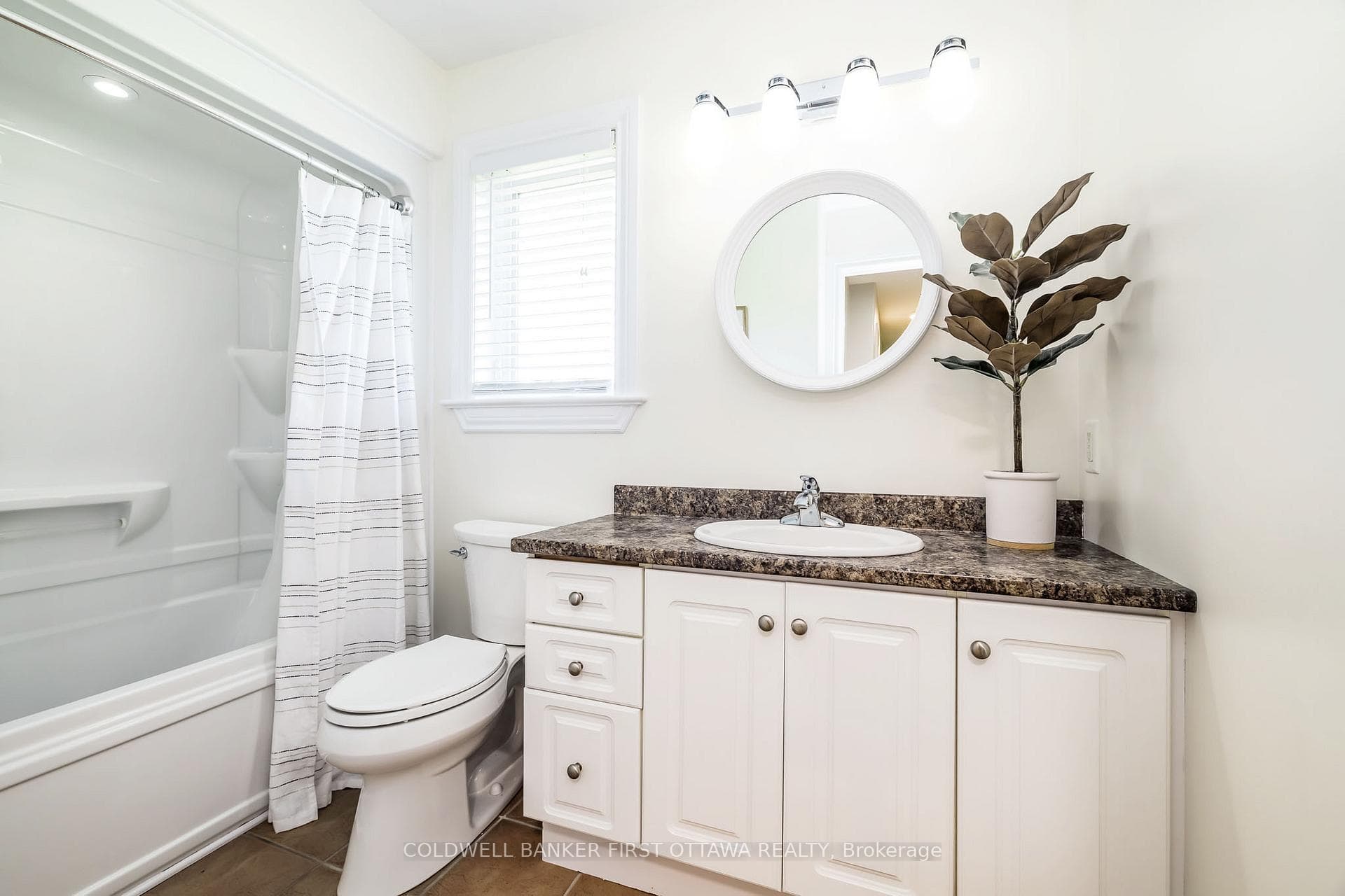 187 GLENNCASTLE Drive photo 33